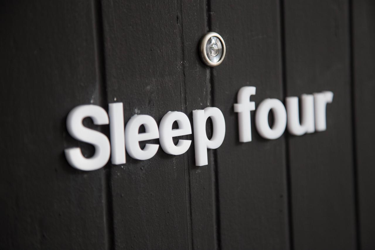 Sleep With You - Hatch Co-Living And Co-Working Space Csiangmaj Kültér fotó